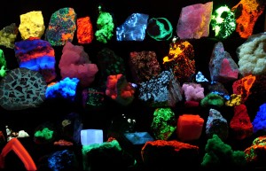 Fluorescent_minerals_hg